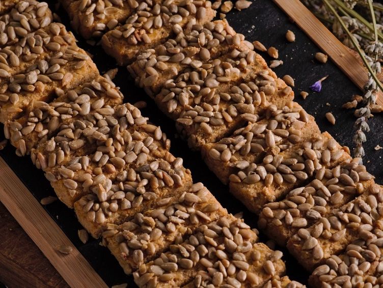 Glutensiz Ay Çekirdekli Tuzlu Kurabiye